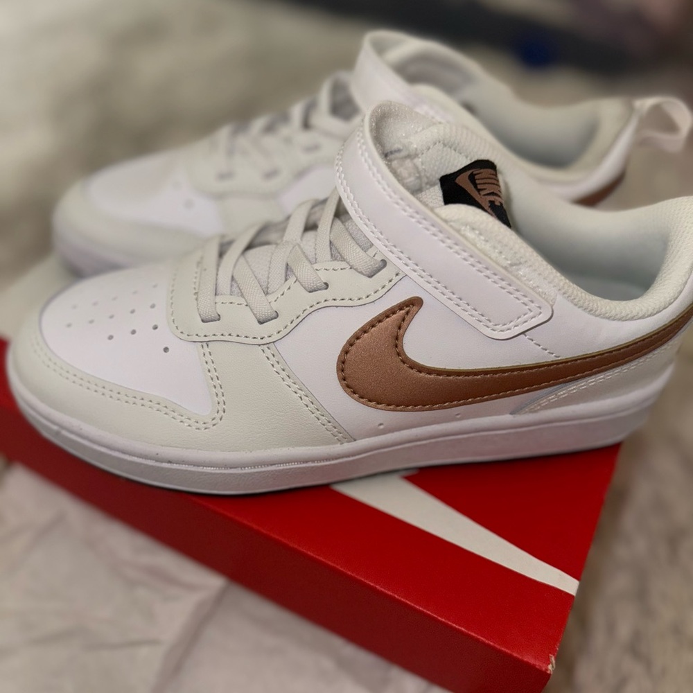 NIKE COURT BOROUGH LOW